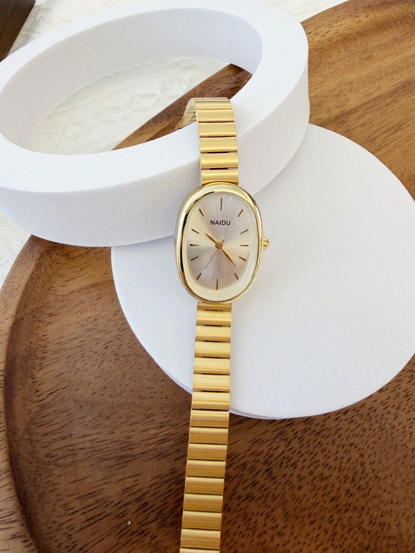 OLIVIA — The Oval Watch That Changes Everything - TZ