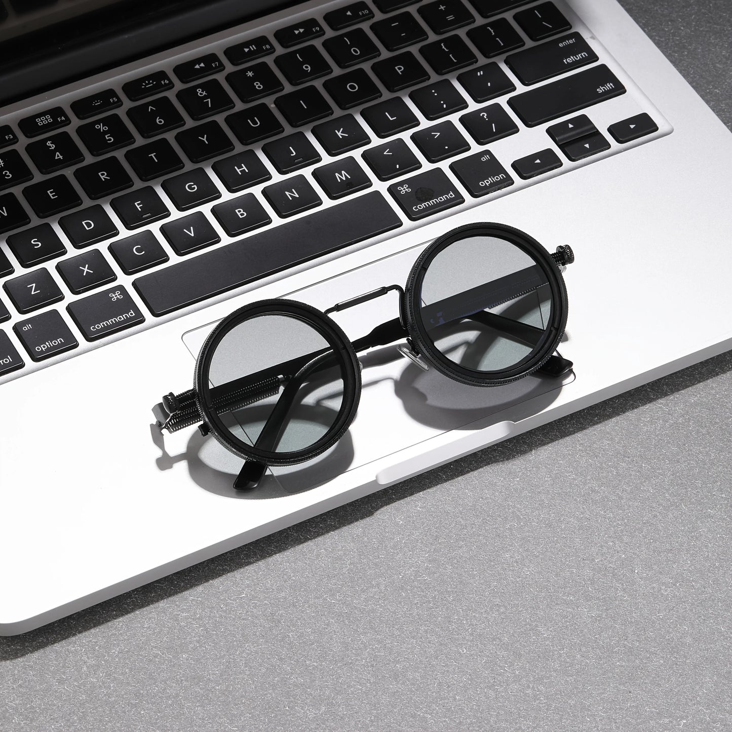 CHROMA — Retro Look & Adjustable Tint Sunglasses · Unisex (TZ)